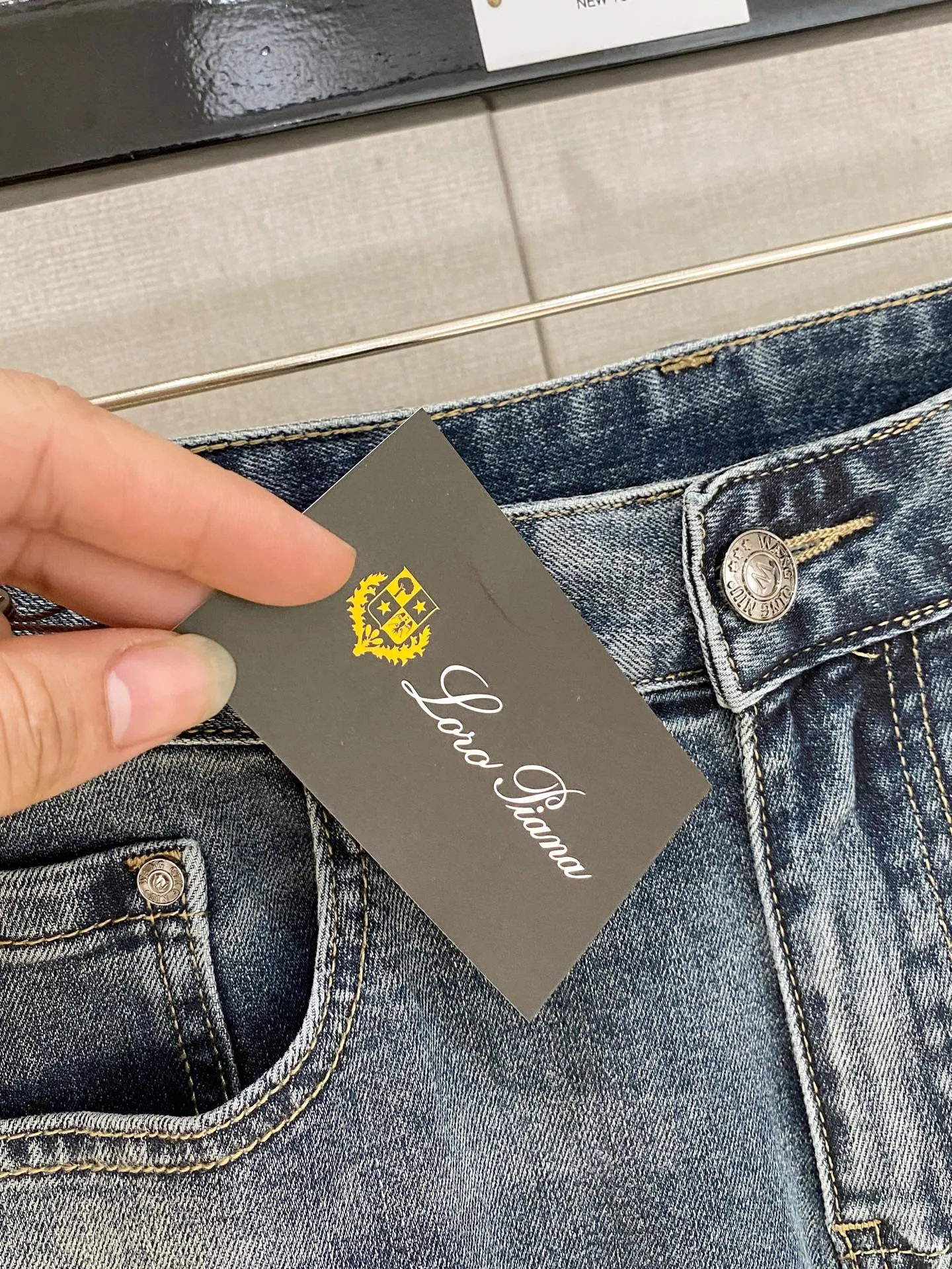 LP Nuoyoupanya 💎The latest 2026 summer ️ launches new men’s jeans! Heavy-duty washed denim fabric, customized fabric is softer and more comfortable than ordinary denim fabric! Ultra-heavy industrial washing process and dual-process washing. The entire pair of pants has a comfortable hand feel, and the level of fineness and breathable effect are top-notch. All hardware brand logos are custom-made, and the materials are selected with the best attributes. The elasticity of the fabric is very good and the comfort is great! The low-key design style is simple and elegant. The repurchase rate is extremely high 👍. Sizes: 28-36